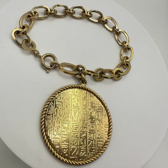 Grosse vintage 1958 gold tone studded chain link disc Egyptian charm bracelet - Picture 1 of 10